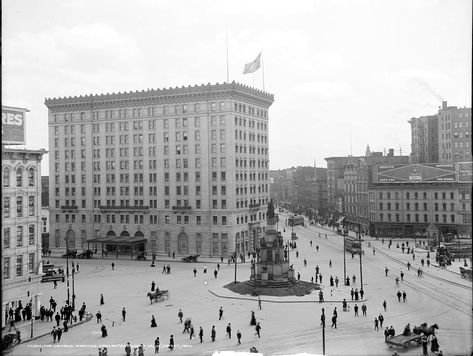 Hotel Ponchartrain - Old photos gallery — Historic Detroit Campus Martius, Detroit History, Black White Photography, Motor City, Detroit Michigan, Urban Life, Historical Maps, Large Photos, White Photo