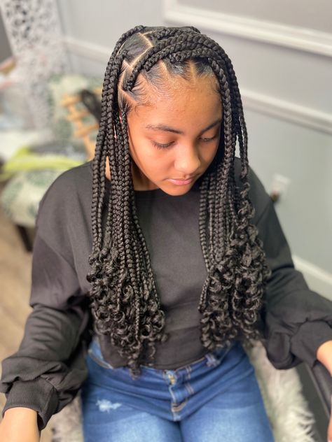 Med Knotless Box Braids With Curls, Medium Knot Less Braids With Curly Ends, Large Knee Length Knotless Braids, Medium Length Knotless Braids With Curls, Medium Knotless With Curls At The End, Jumbo Knee Length Knotless Braids, Large French Curl Braids, Buttlength Knotless Box Braids Medium, Box Braids Medium Length