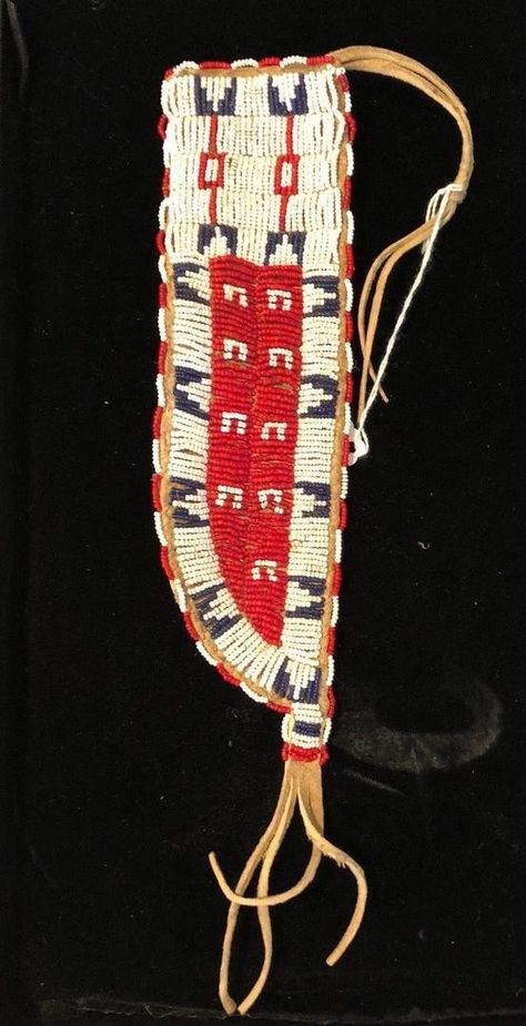 Native American Sioux Knife Sheath | #1916711358 Native American Knife, Native American Knife Sheath, Indian Things, Indian Beadwork, Native American Beadwork Patterns, Beaded Work, American Indian History, Native American Crafts, Native American Artifacts