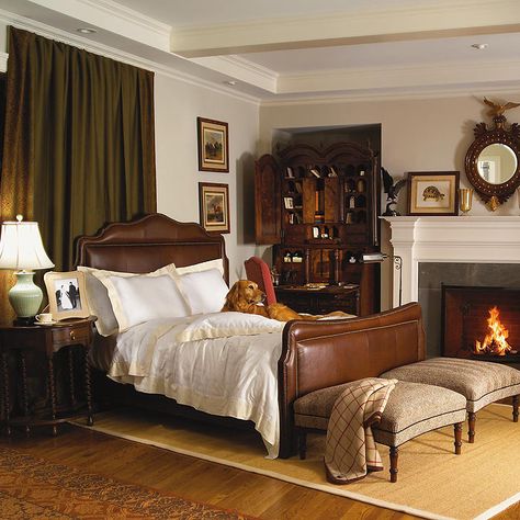 Country Manor Bedroom, English House Bedroom, Traditional English Bedroom, English Manor Houses Interior Bedrooms, British Bedroom Ideas, English Manor Bedroom, Manor House Bedroom, English Country Bedrooms, Vintage Traditional Bedroom