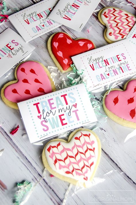 Free printable labels for Valentine's Day treat bags - so cute! Valentine Cookies Decorated, Cookies Packaging, Valentine Sugar Cookies, Valentine Gifts For Kids, Valentine's Day Printables, Valentine Stickers, Valentines Day Cookies, Valentines Printables Free, Homemade Valentines