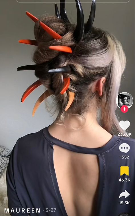 Centipede Hairstyle, Centipede Clothes, Bug Hairstyle, Centipede Makeup, Centipede Oc, Bug Oc, Bug Aesthetic, Hair For A Wedding, Bug Fashion