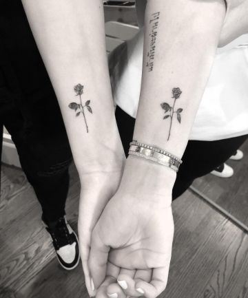 BFF Tattoos: Realistic Roses Matching Tattoos Rose, Matching Tattoos For Best Friends Flower, Matching Rose Tattoos Best Friends, Coffee Bff Tattoos, Matching Coffee Tattoos For Best Friends, Bird Hand Tattoo, Mommy Daughter Tattoos, Matching Bff Tattoos, Matching Best Friend Tattoos