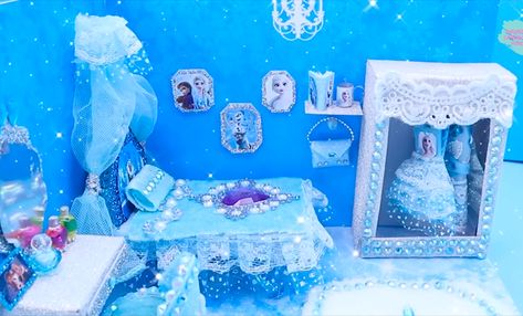 Frozen Dollhouse Makeover, Frozen Dollhouse, Elsa House, Miniature Cardboard, Elsa Castle, Castle Dollhouse, Frozen Bedroom, Dollhouse Makeover, Frozen Castle