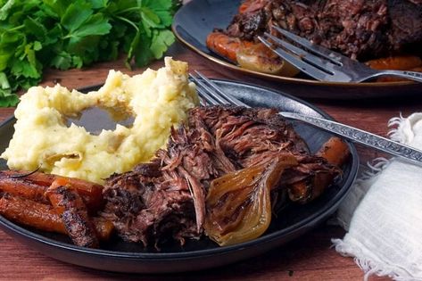 Pioneer Woman Recipes Beef, Pioneer Woman Pot Roast, Flavorful Pot Roast, Crock Pot Chuck Roast, Perfect Pot Roast, Instant Family, Best Pot Roast, Pot Roast Recipe, Crockpot Roast