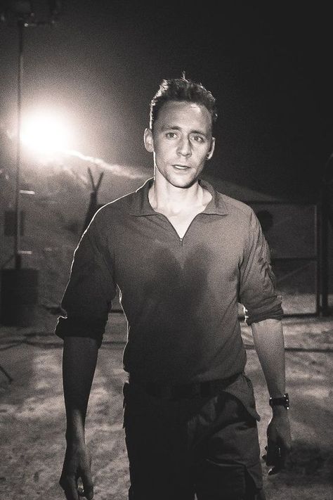 Tom Hiddleston Aesthetic, Tom Hiddleston Wallpaper, Loki Kneel, Night Manager, Thomas William Hiddleston, Loki Marvel, Photoshop Cc, Loki Laufeyson, Photo S