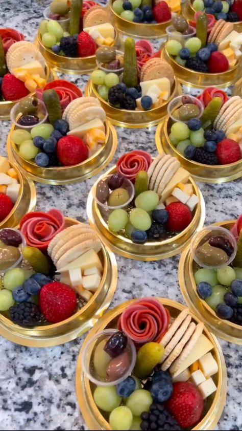 Cheese And Wine Party Ideas, Easy Christmas Party Desserts, Party Recipes For A Crowd, Spa Snacks, Diy Party Platters, Party Desserts For A Crowd, Charturie Boards, Christmas Party Desserts, Christmas Party Recipes