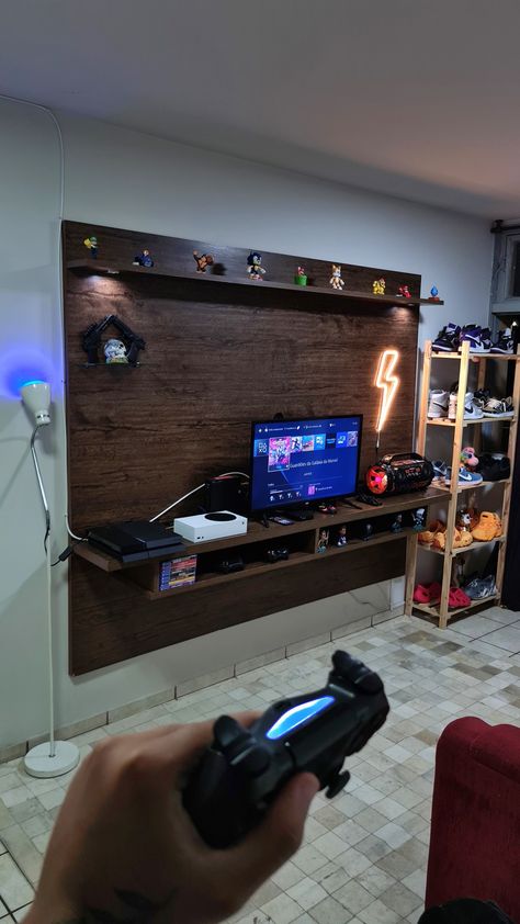 Sala gamer Ideas Cuarto, Setup Gamer, Tv Wall Design, Gamer Room, Amazing Pics, Room Idea, Room Design Bedroom, Design Bedroom, Office Setup