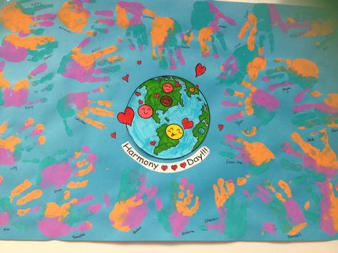 Harmony Day art Harmony Day Art, Harmony Day Craft, Harmony Day Activities, Bucket Filler Activities, Multicultural Crafts, Rainbow Wallpapers, Nursery Crafts, Bucket Filler, Lesson Activities