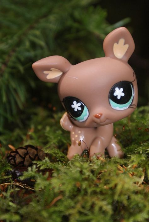 littlest pet shop Deer Deer Lps, Deer Background, Pet Deer, Lps Accessories, Lps Popular, Lps Custom, Lps Customs, Lps Toys, Lps Pets