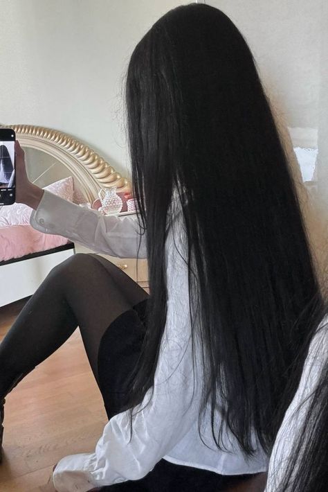 Black Hair Bangs, Black Straight Hair, Long Straight Black Hair, Dark Black Hair, Black Hair Aesthetic, Straight Black Hair, Girls With Black Hair, Long Dark Hair, Japanese Hairstyle