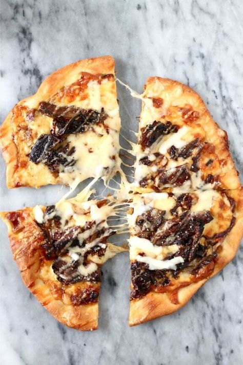 15 Fall Pizza Recipes | Gimme Some Oven Fall Pizza Recipes, Fall Pizza, Pizza Roll, Gourmet Pizza, Cooking At Home, Enjoy Your Meal, Smoked Gouda, Vegetarian Pizza, Short Rib