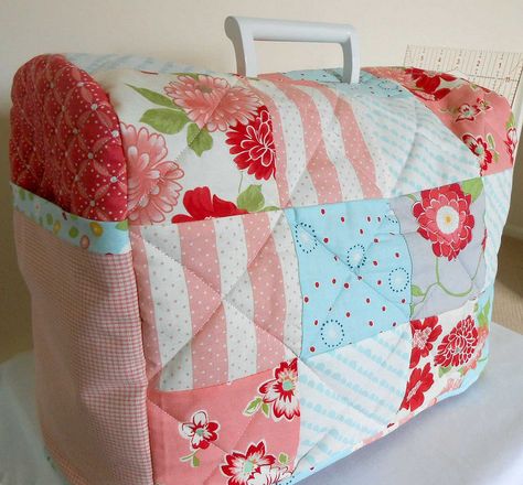 Patchsmith Sewing Machine Cover | Flickr - Photo Sharing! Sewing Machine Cover Pattern, Toaster Cover, Sewing Machine Cover, Trendy Sewing, Creation Couture, Sewing Rooms, Sewing Projects For Beginners, Sewing Gifts, Sewing For Beginners