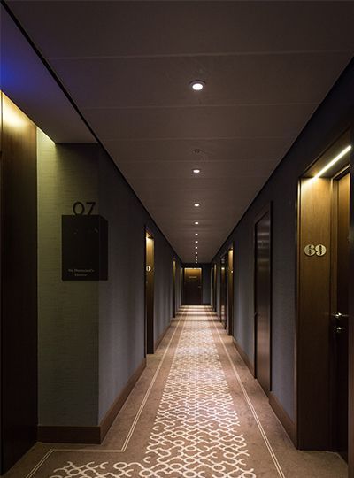 Nulty - St Dunstan's Court, Fetter Lane, London - Lighting Design Scheme Corridor Hallway Apartment Entrances Apartment Corridor, Prancis Paris, Exterior Lighting Design, Apartment Entrance, Entrance Lighting, Hotel Corridor, Hotel Hallway, Corridor Design, Corridor Lighting