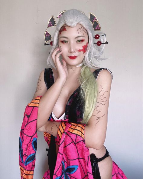 Daki Demon Slayer, Demon Slayer Cosplay, Cute Cosplay, Anime Demon, Demon Slayer, Halloween Face, Face Makeup, Halloween Face Makeup, Wonder Woman