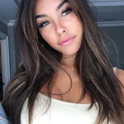 Madison Beer Madison Beer Selfie, Madison Beer Hair, Foto Art, Madison Beer, Hair Highlights, Pretty Face, Blue Eyes, Hair Inspo, Brown Hair