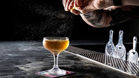 The Martini, Manhattan and Old-Fashioned cocktails aren't the only easy stirred drinks. Here are 15 easy recipes beyond the classics. Whiskey Punch, Best Rye Whiskey, Bourbon Old Fashioned, Cocktail Recipes Whiskey, Most Popular Cocktails, Rye Bourbon, Diy Water Fountain, Cocktail Book, Whiskey Cocktails