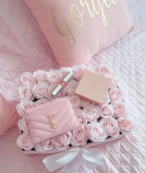 Pink Folder, Spring Aesthetic Wallpaper, Pink Flowers Roses, Trend Tiktok, Tout Rose, Glam Aesthetic, Instagram Brand, Soft Pink Theme, Pink Lifestyle