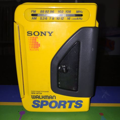 Sony Sports WM-AF54 Yellow AM/FM - I TOTALLY HAD THIS ONE!! :) Vintage Walkman, Sony Radio, Sony Walkman, Cassette Player, Cassette Tapes, Portable Audio, Home Audio, Fm Radio, Music Stuff