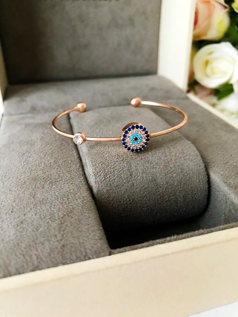 Evil eye jewelry bracelet