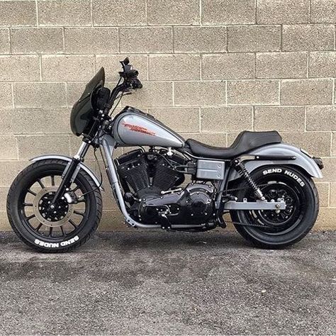 #cse @hd_outlaws @kindcolters Badass Bike #hdoutlaws #harleydyna #hd #harleydavidson #findyourfreedom #harleywheelies #harleystunts #dyna #fxd #fxdls #fxrp #fxr #fxbb #fxdxt #dofunshit #hooligan #dynaholics #clubstyle #clubstyledyna #wheelie #legalizewheelies #harleycanada #harleyusa #livefast #forevertwowheels #foreveronewheel Dyna Club Style, Harley Davidson Pictures, Мотоциклы Harley Davidson, Dyna Super Glide, Dyna Low Rider, Harley Bobber, Super Glide, Harley Dyna, Harley Davidson Dyna