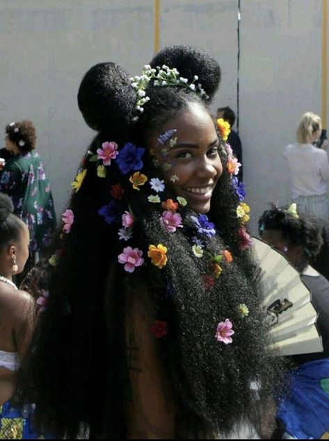 Function Of Beauty, Flowers In Her Hair, Pelo Afro, Festival Hair, Afro Punk, Hair Reference, Hair Art, Afro Hairstyles, Curly Hair Styles Naturally