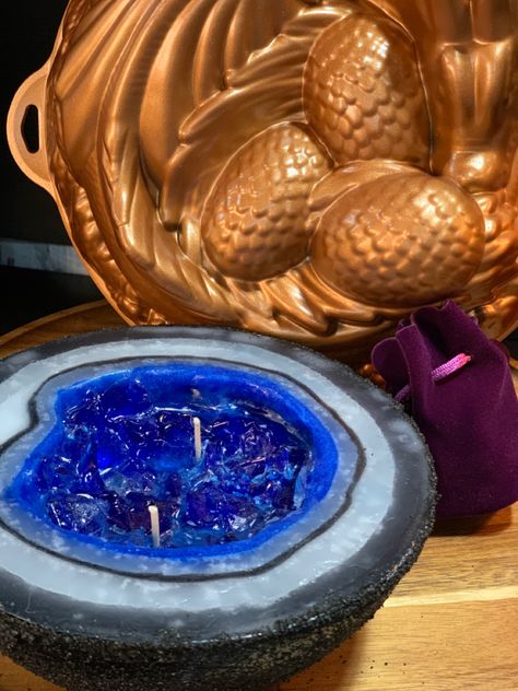 Geode candle Geode Candle, Massage Candles, Candle Tutorial, Massage Candle, Candle Ideas, Paraffin Candles, Craft Shows, Candle Store, Candle Art