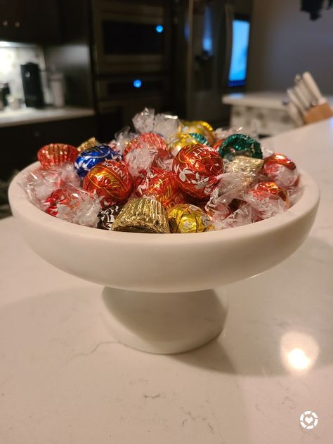 Candy Bowl Office, Office Candy Bowl Ideas Desks, Candy Bowl Ideas Office, Candy Dish Ideas For Home, Ceramic Candy Dish, Ceramic Candy Bowl, Candy Bowl Aesthetic, Candy Bowl Ideas Home, Candy Dish Ideas