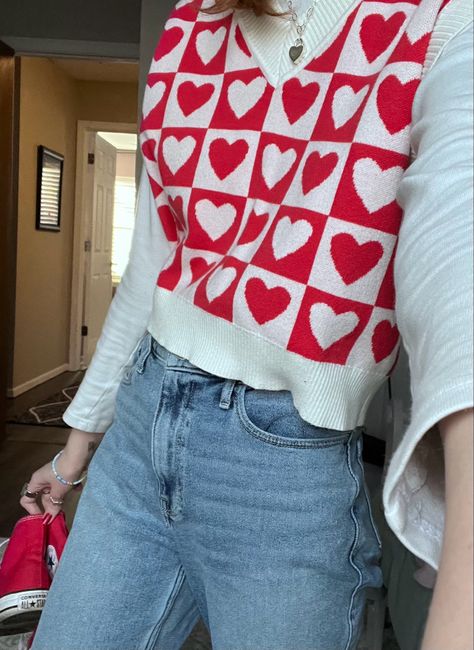 What To Wear For Valentines Day, Cute Outfits For Valentines Day, Valentine’s Day Outfits For School, Casual Girls Night Outfit, Night Outfit Black Women, V Day Outfit, Winter Girls Night, Girls Night Outfit Ideas, Night Outfit Aesthetic