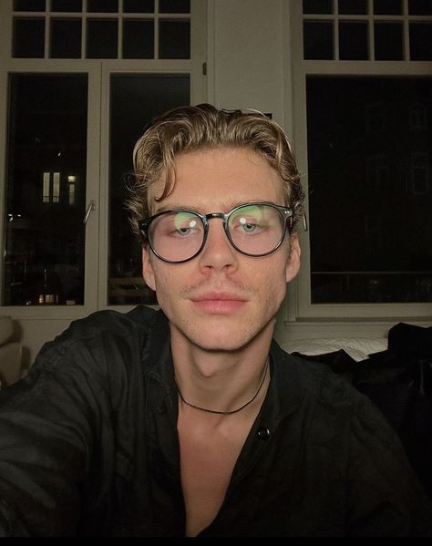 Guys Face Claim, Blonde Guy With Glasses, Glasses And Curly Hair, Guy With Glasses, Men With Glasses, Celebrity Glasses, Celebrities With Glasses, Men Blonde Hair, Haircut Inspiration