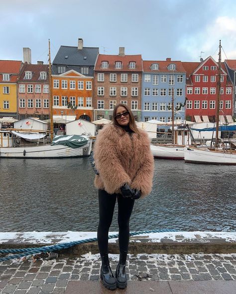 SARAH ASHCROFT on Instagram: "Yesterday 🫶🏼" Scandi Girl Style, Fur Coat Style, Wardrobe Uk, Scandi Girl, Sarah Ashcroft, Copenhagen Street Style, Mongolian Fur, Snow Outfit, Style Blogger