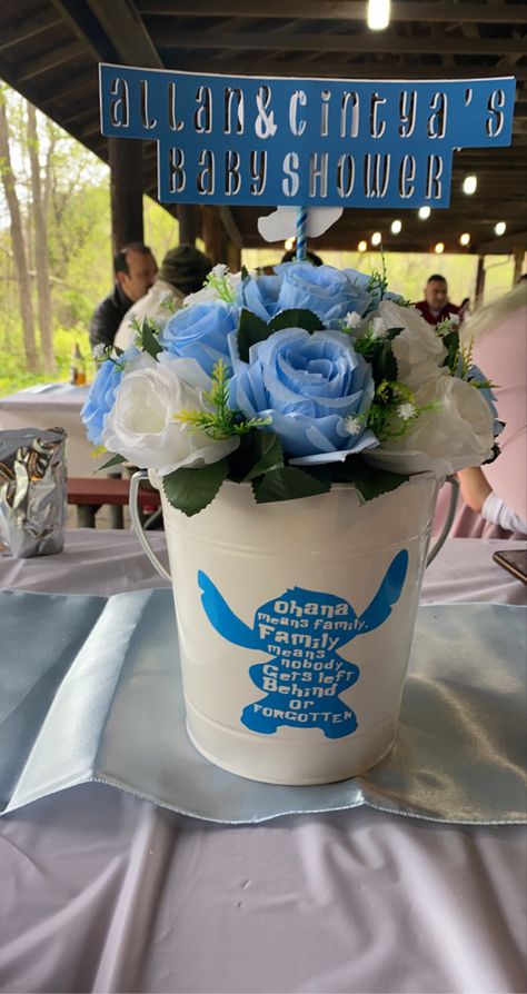 #stitch #stitchdisney #blueflowers Stitch Baby Shower Centerpieces, Stitch Centerpiece Ideas, Stitch Bday, Mesas Para Baby Shower, Baby Shower Centerpieces, Center Pieces, Baby Shower Gender Reveal, Deco Table, Decorations Ideas