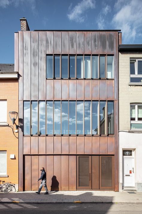 In Brussels, an Architect’s Copper-Clad House Makes Brutalism Warm - Dwell Metal Cladding House, Copper Facade, Copper Cladding, Gable Roof House, Copper House, Modernist Architects, Open Staircase, Metal Cladding, Terrazzo Tile