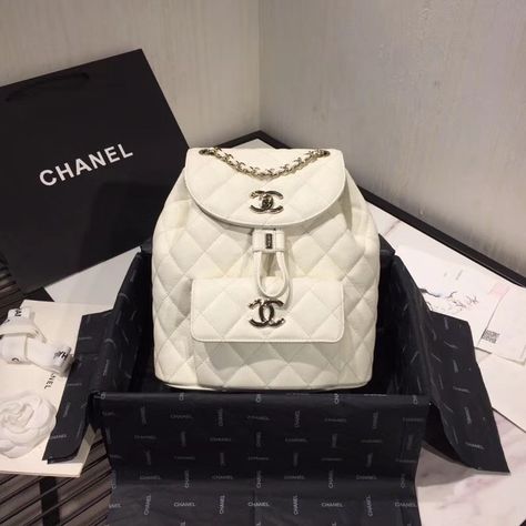 Chanel cc chain shoulders bag small backpack caviar white Mochila Chanel, White Chanel Bag, Tas Gucci, Tas Lv, Tas Chanel, Tas Mini, Chanel Casual, White Backpack, Chanel Backpack