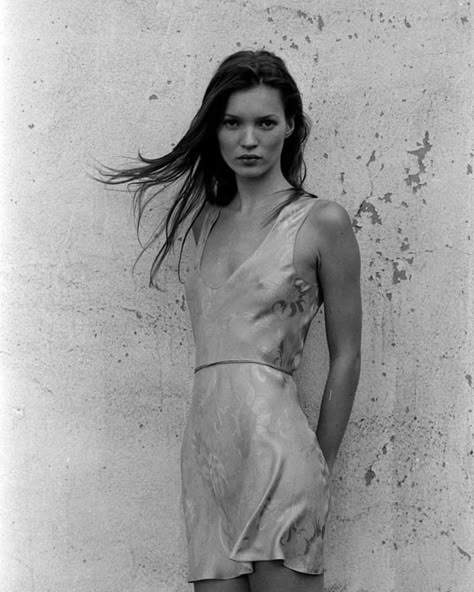 1994 (20) Supermodel Body, Kate Moss 90s, Queen Kate, Mode Editorials, 90s Supermodels, 사진 촬영 포즈, 90s Models, Street New York, Model Inspo