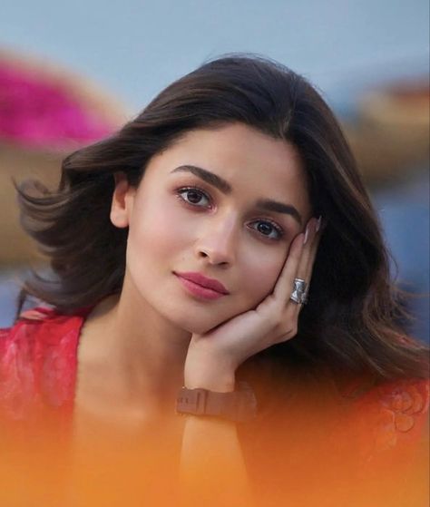 Kalank Aesthetic, Aliya Bhatt, India Actress, Purple Lehenga, Alia Bhatt Photoshoot, Celebrity Makeup Looks, Movie Actress, Bollywood Hairstyles, Indian Aesthetic