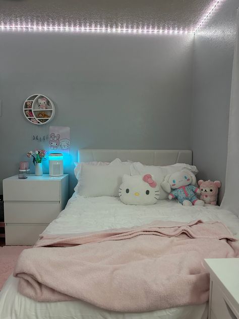 Hello Kitty Room Decor, Bedroom Ideas For Small Rooms Cozy, Room Organization Bedroom, Room Girl, White Room Decor, Luxury Room Bedroom, Pink Room Decor, Dekorasi Kamar Tidur, Room Redesign