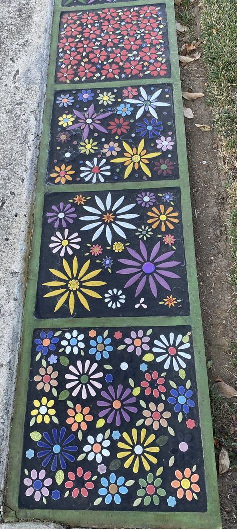 Diy Painted Stepping Stones, Painted Walkway Stones, Flower Pavers Stepping Stones, Painted Garden Pavers, Painted Garden Stepping Stones, Painted Pavers Bricks Garden Art, Painted Pavers Ideas, Paint Pavers, Painting Pavers