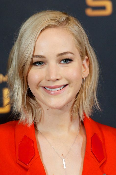 Jennifer Lawrence Hunger Games Red Carpet - Jennifer Lawrence Beauty | teenvogue Jeniffer Lawrance, Rachel Leigh Cook, Jennifer Lawrence Hunger Games, Jennifer Lawrence Hair, Jennifer Lawrence Photos, Jennifer Lawrence Pics, Hello Love, Second Day Hairstyles, Style Evolution