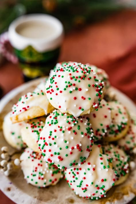 Italian Christmas Cookies Recipe (Traditional) - CucinaByElena Christmas Cookies Italian, Italian Anise Cookies, Italian Christmas Cookie Recipes, Italian Fig Cookies, Cookies Italian, Christmas Cookies Recipe, Italian Wedding Cookies, Anise Cookies, Italian Christmas Recipes