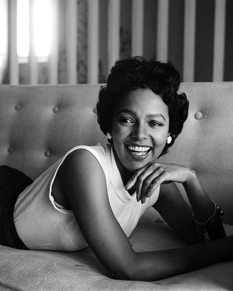 Dorothy Dandridge photographed at home by Allan Grant, 1954 Dorthy Dandrige, Klasik Hollywood, Dorothy Dandridge, Black Actresses, Vintage Black Glamour, Black Hollywood, Old Hollywood Glamour, Best Actress, Women In History