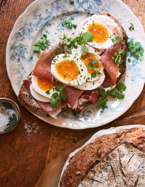 Eggs And Prosciutto Breakfast, Prosciutto Egg Sandwich, Bacon Eggs And Toast, Prosciutto And Eggs, Host Recipes, Prosciutto Breakfast, Prosciutto Toast, Gourmet Toast, Prosciutto Recipes