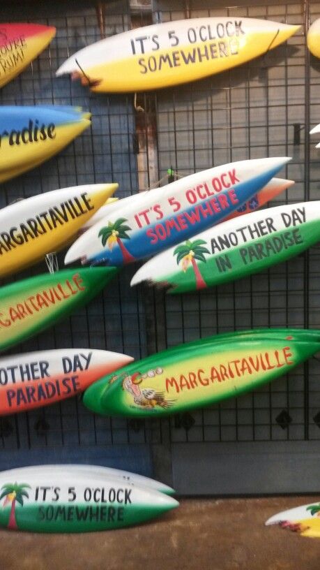 Jimmy Buffet themed signs Jimmy Buffet Christmas, Pepperdine Dorm, Margaritaville Party Decorations, Jimmy Buffet Party Ideas, Jimmy Buffet Party, Jimmy Buffett Party, Buffet Table Settings, Margaritaville Party, Mardi Gras Float