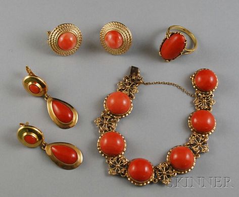 Small Group of Gold and Coral Jewelry Tibetan Jewellery, Coral Jewelry Vintage, Coral Jewelry Set, Black Pinterest, Summer Street Style, Queen Earrings, Gold Jewelry Outfits, Jewellery Vintage, Gold Necklace Indian Bridal Jewelry