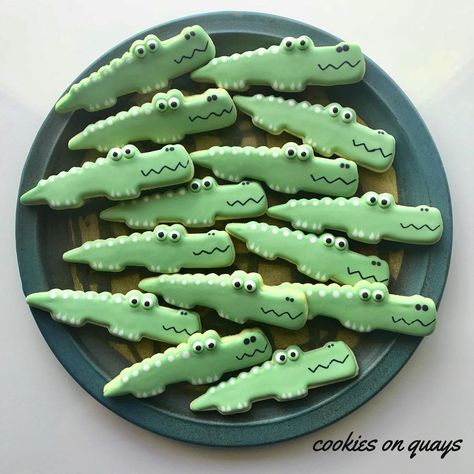 Crocodile Cupcakes, Crocodile Cookies, Gator Cookies, Alligator Cookies, Croc Party, In A While Crocodile, Alligator Party, Snake Birthday, Sugar Sprinkles