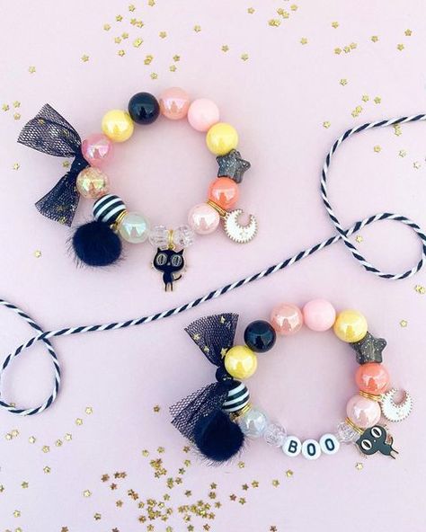 All Posts • Instagram Stretch Bracelets Diy, Kids Jewelry Diy, Weaving Beads, Halloween Arts, Cat Charm Bracelet, Toddler Bracelet, Mermaid Halloween, Halloween Arts And Crafts, Beads Flower