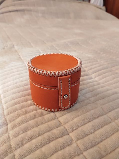 Leather Box Diy, Handmade Leather Jewelry, Box Diy, Leather Box, Round Leather, Diy Box, Leather Bags Handmade, Leather Pattern, Leather Diy