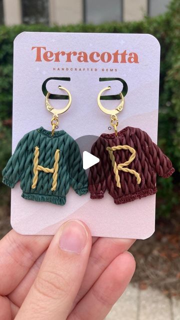 Harry Potter Polymer Clay Earrings, Harry Potter Clay Earrings, Harry Potter Clay Ideas, Disney Clay Earrings, Clay Harry Potter, Harry Potter Polymer Clay, Disney Polymer Clay, Bookish Earrings, Weasley Is Our King