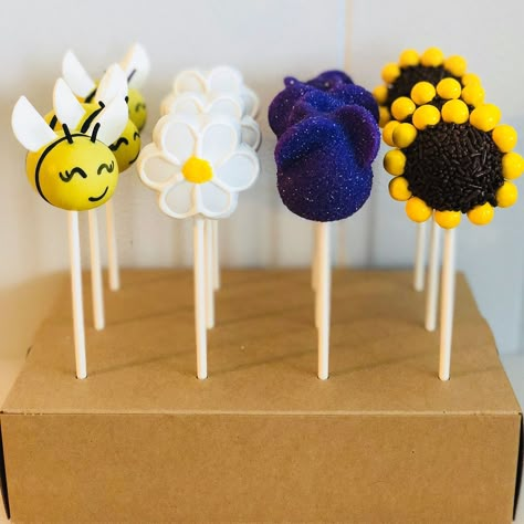 Spring Cakepops, Flower Cake Pops Bouquet, Spring Cake Pops Ideas, Cake Pops Flowers, Spring Cake Pops, Cake Pop Flowers, Summer Cake Pops Ideas, Unique Cake Pops Ideas, Daisy Cake Pops