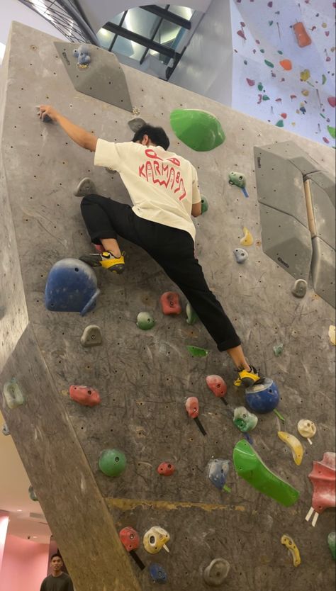 Rock Climbing Aesthetic, Climbing Aesthetic, Indoor Bouldering, Bouldering Gym, Indoor Climbing, Sunflower Wallpaper, Favorite Hobby, Rock Climbing, A Rock